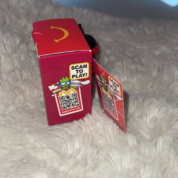 McDonald happy meal Hello Kitty x Raphael Green and Black Action Figure kurumi - Picture 6 of 6
